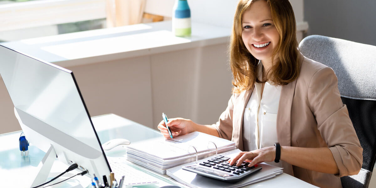 Czym zajmuje się biuro rachunkowe? Poznaj podstawowe zadania i wybierz najlepszą opcję dla swojej działalności