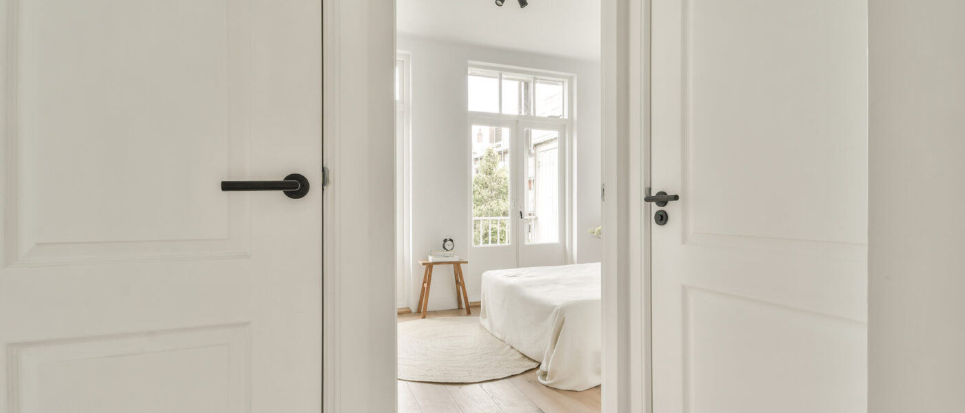 Jakie klamki do białych drzwi wybrać? Najciekawsze propozycje