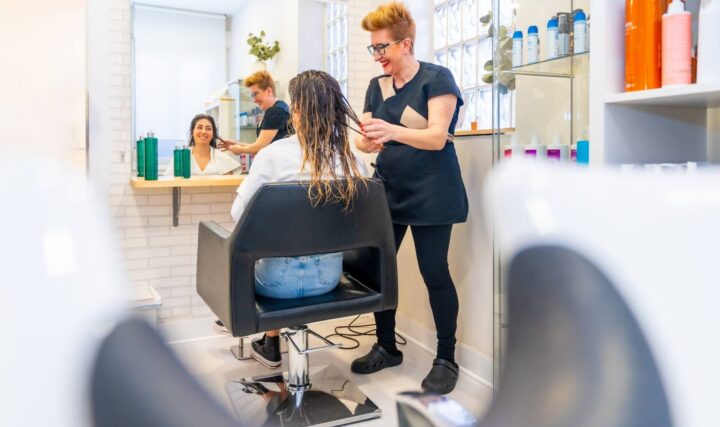 Jak urządzić mały salon fryzjerski? Praktyczny poradnik