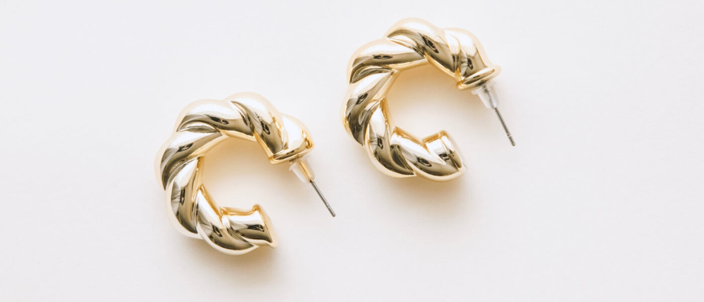 Jakie kolczyki nie uczulają? Poradnik