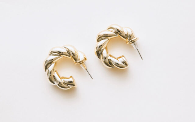 Jakie kolczyki nie uczulają? Poradnik